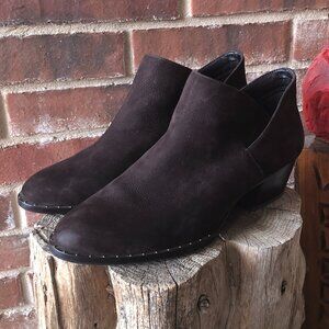 GORGEOUS "Antonio Melani" Chocolate Brown Suede Ankle Boots/ 9.5M size